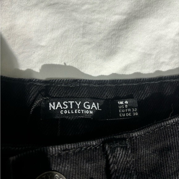 Nasty Gal Women's Black High Waisted Mom Denim Shorts Size 0 - Picture 3 of 5